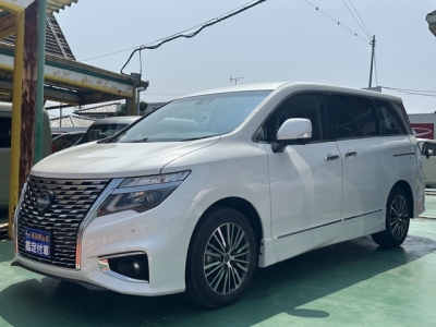 エルグランド(ニッサン)登録済未使用車 前方