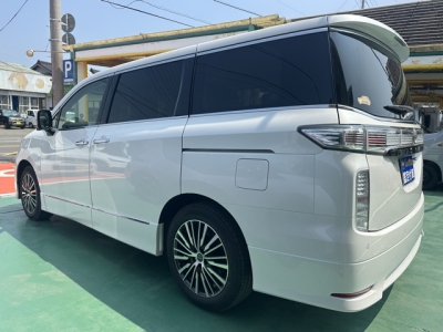 エルグランド(ニッサン)登録済未使用車 後方