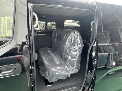 NV200バネットバン(ニッサン)登録済未使用車 後席から見た前席