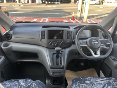 NV200バネットバン(ニッサン)登録済未使用車 後席から見た前席