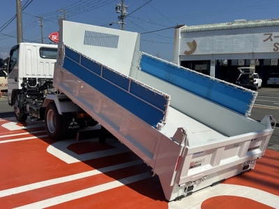 キャンター(三菱)登録済未使用車 後方