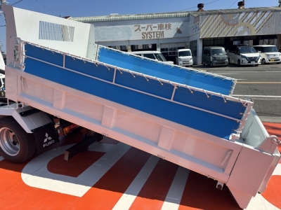 キャンター(三菱)登録済未使用車 前席内装