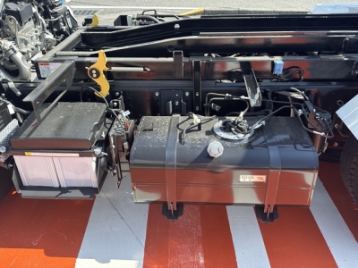 キャンター(三菱)登録済未使用車 後席から見た前席
