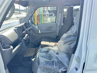 エブリイバンのＯＥＭ(スズキ)届出済未使用車 前席内装