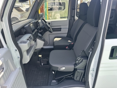 N-VAN e(ホンダ)中古車 前席内装