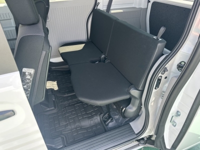 N-VAN e(ホンダ)中古車 後席から見た前席