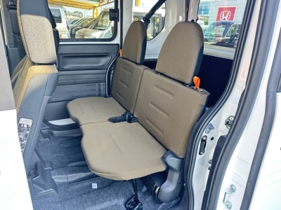 N-VAN(ホンダ)届出済未使用車 後席から見た前席