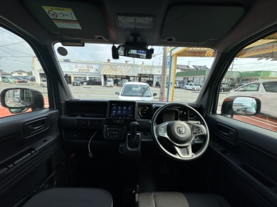N-VAN(ホンダ)レンタＵＰ 後席から見た前席