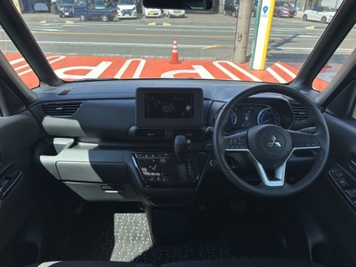 eKクロススペース(三菱)中古車 後席から見た前席