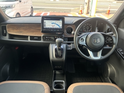N-ONE(ホンダ)中古車 後席から見た前席