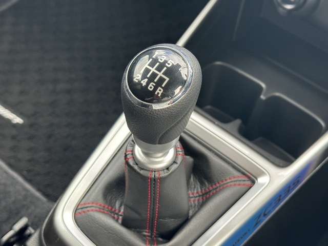 スイフト(スズキ)中古車 16