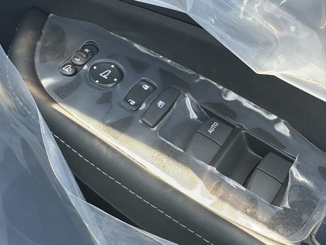 WR-V(ダムド)登録済未使用車 13