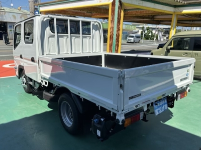キャンター(三菱)レンタ登録済未使用車 後方