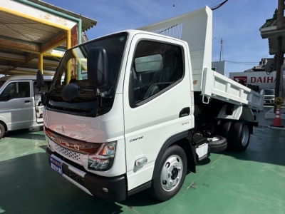 キャンター(三菱)レンタ登録済未使用車 前方