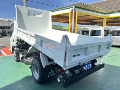 キャンター(三菱)レンタ登録済未使用車 後方