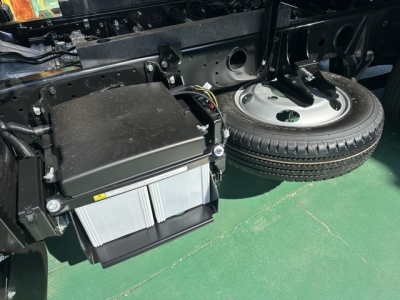 キャンター(三菱)レンタ登録済未使用車 後席から見た前席