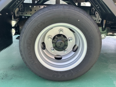 キャンター(三菱)登録済未使用車 内外装写真他2