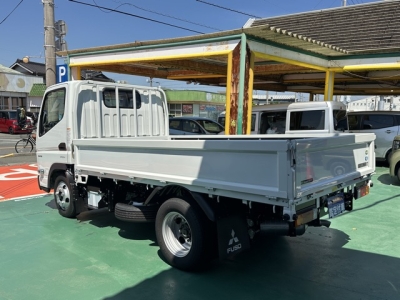 キャンター(三菱)登録済未使用車 後方