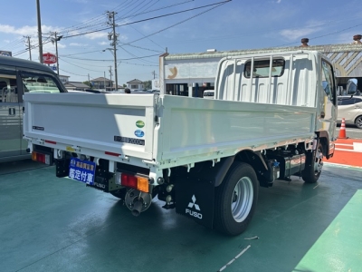 キャンター(三菱)登録済未使用車 内外装写真他1