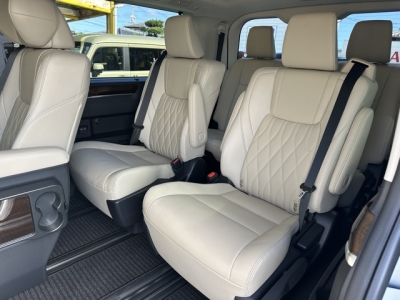 グランエース(トヨタ)中古車 後席内装