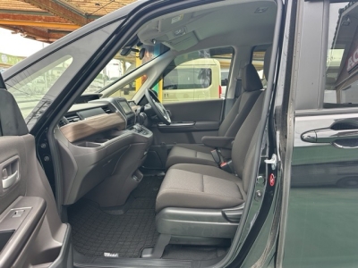 フリード(ホンダ)ディーラ-試乗車 前席内装