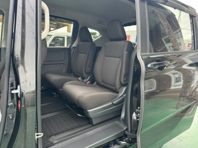 フリード(ホンダ)ディーラ-試乗車 後席内装