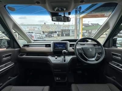 フリード(ホンダ)ディーラ-試乗車 内外装写真