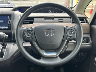 フリード(ホンダ)ディーラ-試乗車 内外装写真他