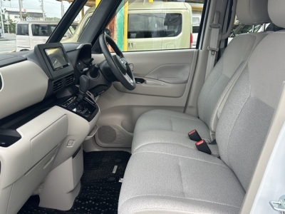 新型ルークス(ニッサン)中古車 前席内装