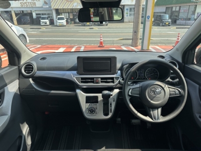 キャストのOEM(ダイハツ)中古車 後席から見た前席