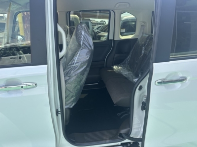 N-BOX(ホンダ)中古車 後席内装