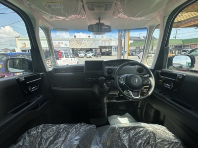 N-BOX(ホンダ)中古車 後席から見た前席