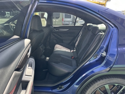 WRX S4(スバル)中古車 後席内装