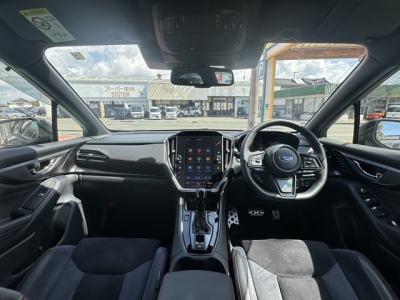 WRX S4(スバル)中古車 後席から見た前席