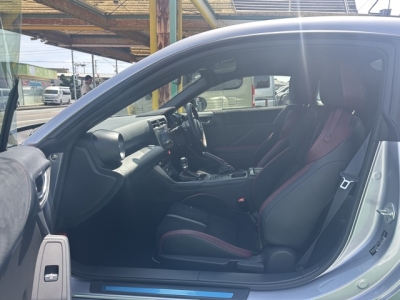 BRZ(スバル)中古車 前席内装