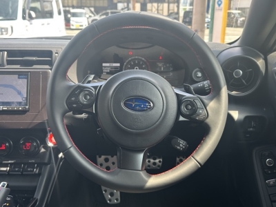 BRZ(スバル)中古車 後席から見た前席