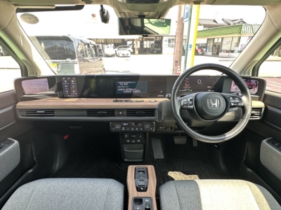 HONDA e(ホンダ)中古車 後席から見た前席