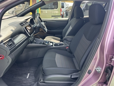 リーフ(ニッサン)中古車 前席内装