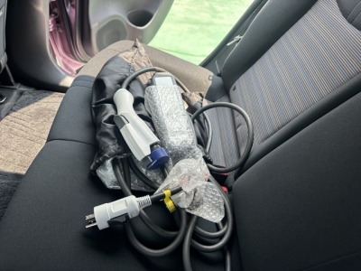 リーフ(ニッサン)中古車 後席から見た前席