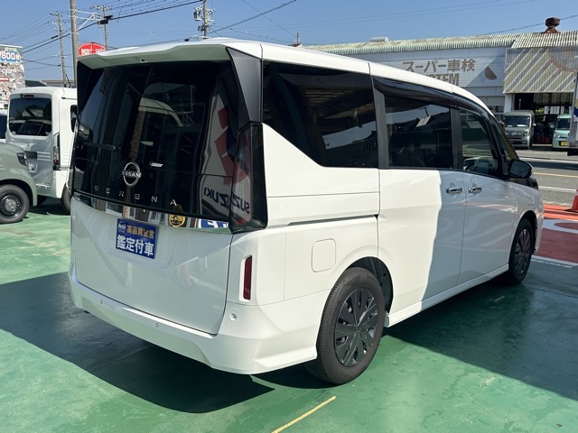 セレナ(ニッサン)中古車 12