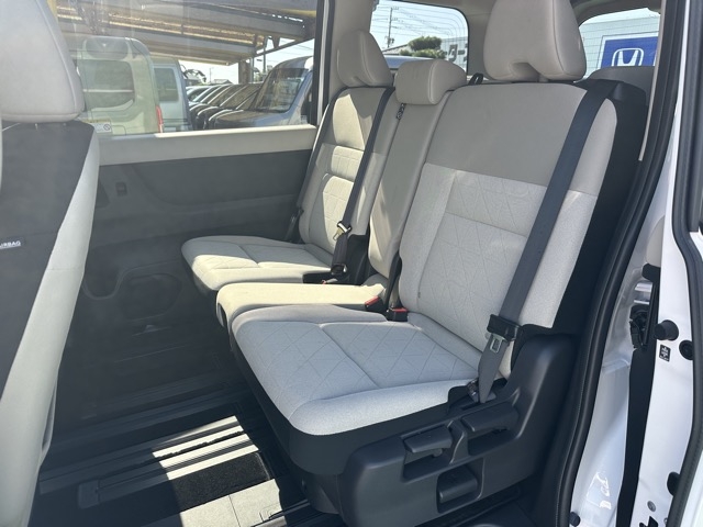 セレナ(ニッサン)中古車 4
