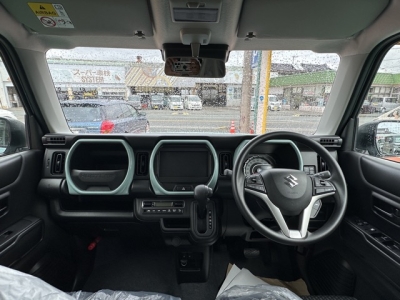 ハスラー(ダムド)新車見本展示有 後席から見た前席
