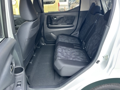ekクロス(三菱)中古車 後席内装