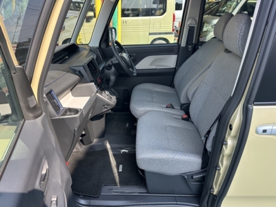 タント(ダイハツ)中古車 前席内装