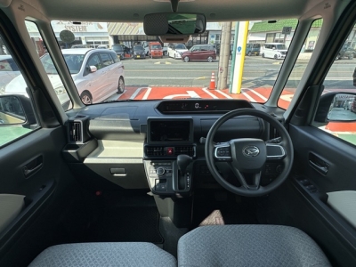 タント(ダイハツ)中古車 後席から見た前席