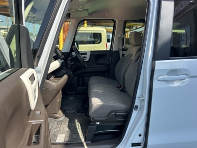 N-BOX(ホンダ)中古車 前席内装