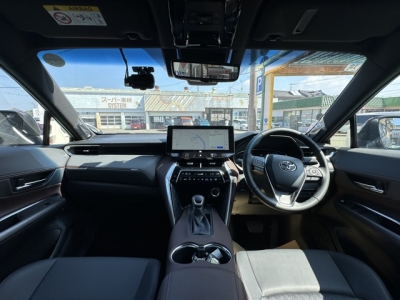 ハリアーハイブリッド(トヨタ)中古車 後席から見た前席
