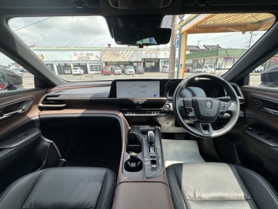クラウンクロスオーバー(トヨタ)中古車 後席から見た前席