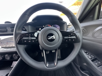 フェアレディZ(ニッサン)中古車 後席から見た前席