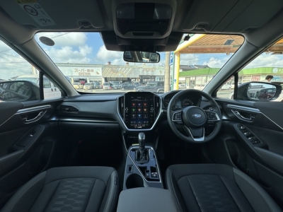 インプレッサ(スバル)中古車 後席から見た前席